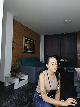 MiaForever1 online show from 07/06/26, 10:45