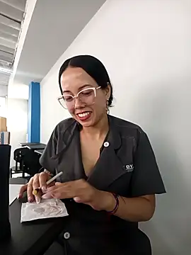 Snapshot of MiaForever1 chatting on 03/27/26, 03:46 MiaForever1 online show from 03/27/26, 03:46