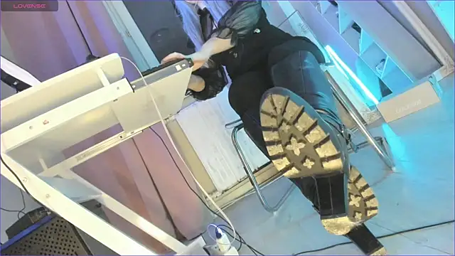 Snapshot of CruelSiren chatting on 10/01/25, 06:45 CruelSiren online show from 10/01/25, 06:45