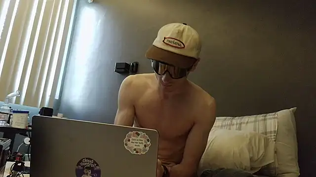 maskedboy1 online show from 04/23/26, 11:50