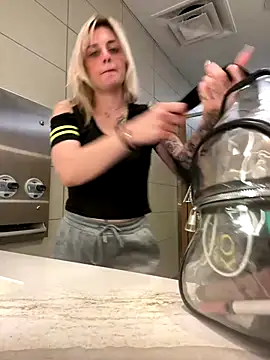 Snapshot of BriTaySayy chatting on 10/28/25, 07:57 BriTaySayy online show from 10/28/25, 07:57