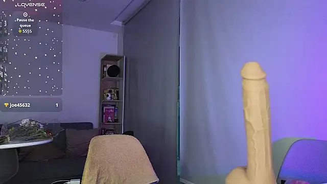 Snapshot of novafet chatting on 10/31/25, 10:49 novafet online show from 10/31/25, 10:49