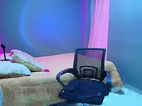 sophiejuicy  online show from 09/28/25, 05:03