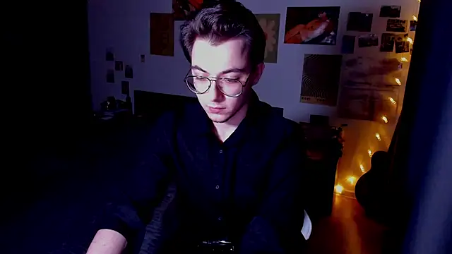 Snapshot of tyler_bergg chatting on 05/10/26, 12:47 tyler bergg online show from 05/10/26, 12:47