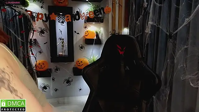 Roxy foxi online show from 10/31/25, 01:13