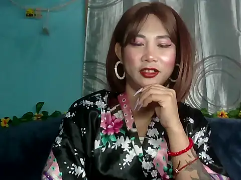 Snapshot of angel_ofgod chatting on 12/18/25, 02:05 angel ofgod online show from 12/18/25, 02:05