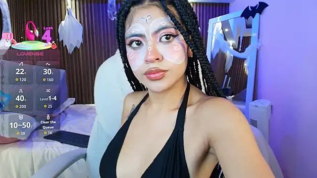 AlanaWalker9 online show from 10/18/25, 03:52