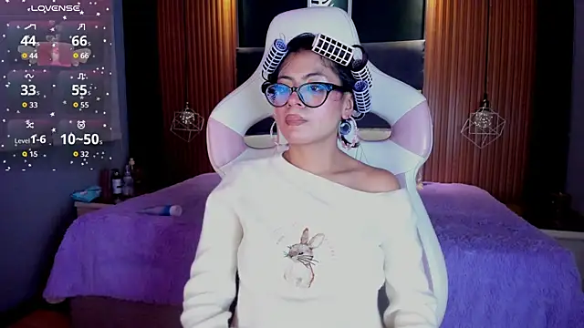 AlanaWalker9 online show from 11/28/25, 03:56