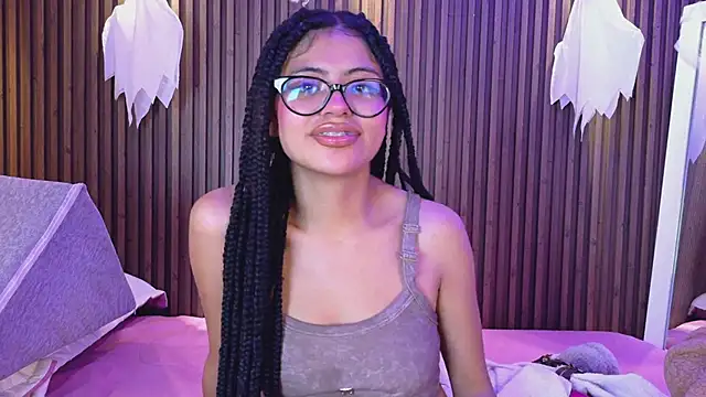 AlanaWalker9 online show from 10/30/25, 03:49