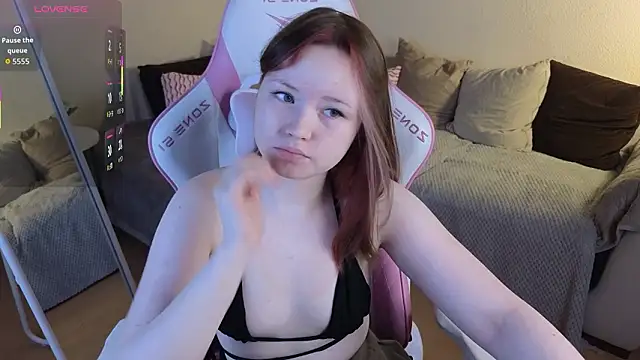 Snapshot of Sweetie_Hope chatting on 03/27/26, 04:41 Sweetie Hope online show from 03/27/26, 04:41