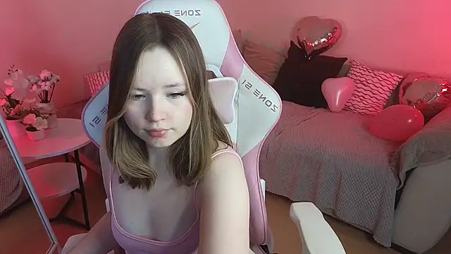 Snapshot of Sweetie_Hope chatting on 02/14/26, 04:40 Sweetie Hope online show from 02/14/26, 04:40