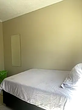 Moonzy77 online show from 10/08/25, 09:55