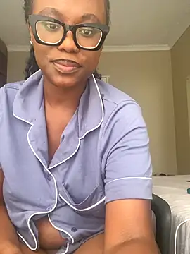 Moonzy77 online show from 10/19/25, 02:31