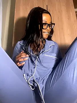 Moonzy77 online show from 10/24/25, 09:47