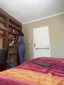 Moonzy77 online show from 10/03/25, 09:44