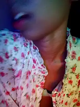 Snapshot of BunnyBloom25 chatting on 09/17/25, 04:31 BunnyBloom25 online show from 09/17/25, 04:31