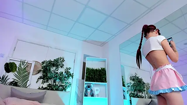 Snapshot of Sima_Wendy chatting on 09/18/25, 06:27 Sima Wendy online show from 09/18/25, 06:27