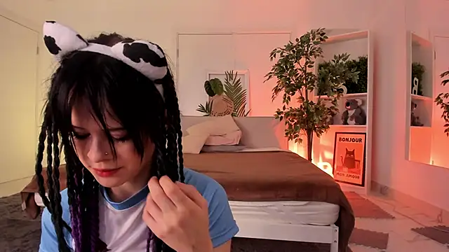 Snapshot of Sima_Wendy chatting on 10/17/25, 06:28 Sima Wendy online show from 10/17/25, 06:28