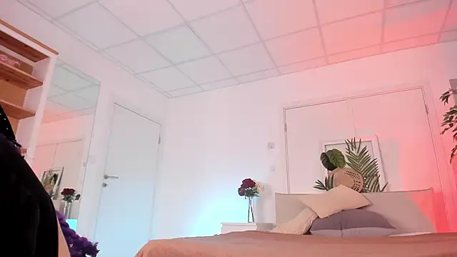 Snapshot of Sima_Wendy chatting on 10/26/25, 07:31 Sima Wendy online show from 10/26/25, 07:31