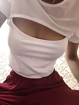 Snapshot of Aidakhan1212 chatting on 10/31/25, 12:07 Aidakhan1212 online show from 10/31/25, 12:07