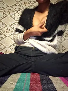 Snapshot of Aidakhan1212 chatting on 11/28/25, 09:37 Aidakhan1212 online show from 11/28/25, 09:37