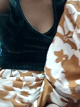 Snapshot of Aidakhan1212 chatting on 10/31/25, 04:14 Aidakhan1212 online show from 10/31/25, 04:14