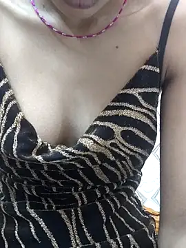 Snapshot of Aidakhan1212 chatting on 11/18/25, 10:18 Aidakhan1212 online show from 11/18/25, 10:18