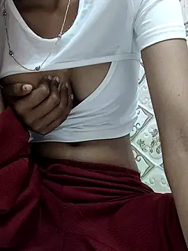 Snapshot of Aidakhan1212 chatting on 11/05/25, 03:48 Aidakhan1212 online show from 11/05/25, 03:48