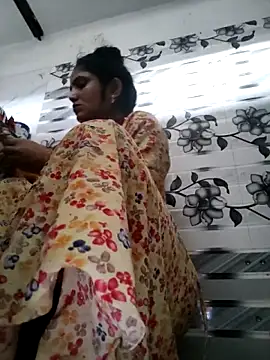 LUCKY cut online show from 04/18/26, 02:25