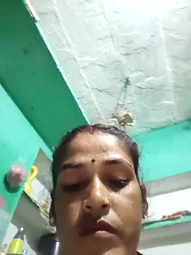 Snapshot of Nillohot chatting on 10/17/25, 12:14 Nillohot online show from 10/17/25, 12:14
