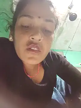 Snapshot of Nillohot chatting on 10/15/25, 11:24 Nillohot online show from 10/15/25, 11:24