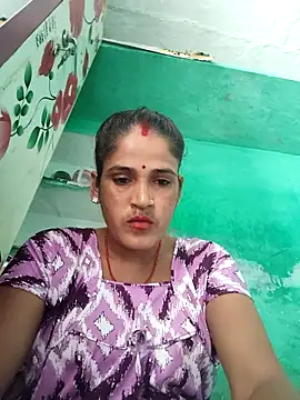 Snapshot of Nillohot chatting on 10/13/25, 07:43 Nillohot online show from 10/13/25, 07:43