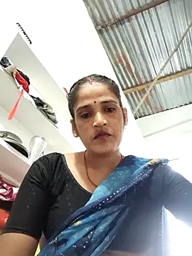 Snapshot of Nillohot chatting on 10/16/25, 12:02 Nillohot online show from 10/16/25, 12:02