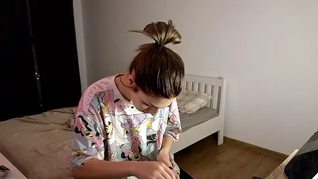 crystalxx18 online show from 11/28/25, 03:39