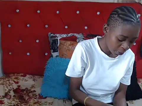 SweetSlenderChoc online show from 11/26/25, 12:05