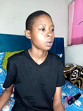 SweetSlenderChoc online show from 04/12/26, 11:19