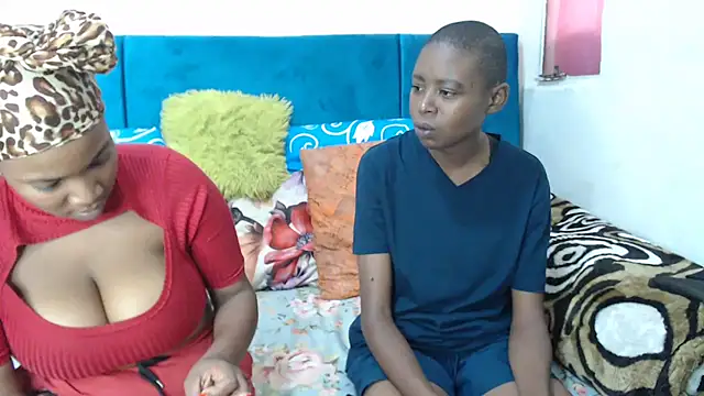 SweetSlenderChoc online show from 03/07/26, 04:56