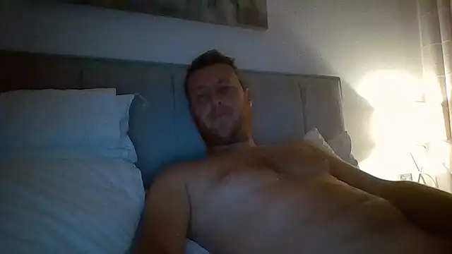 Snapshot of Londonlad818 chatting on 05/29/26, 08:48 Londonlad818 online show from 05/29/26, 08:48