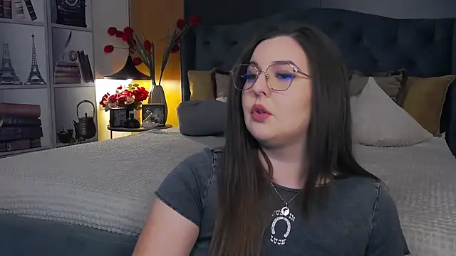 Mia Swano online show from 11/24/25, 10:32