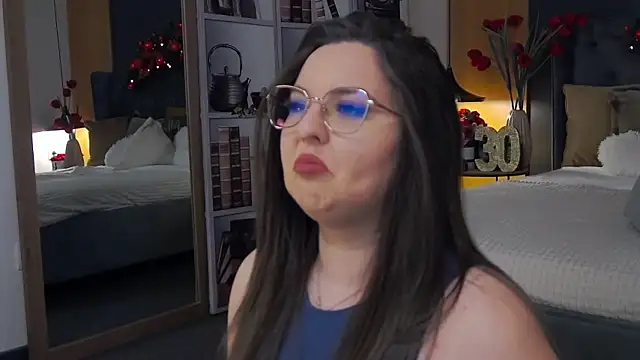 Mia Swano online show from 12/18/25, 11:30