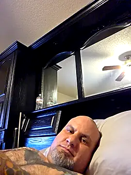 Snapshot of Kwillie chatting on 10/30/25, 04:33 Kwillie online show from 10/30/25, 04:33