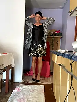 Snapshot of vikinylon chatting on 09/26/25, 10:33 vikinylon online show from 09/26/25, 10:33