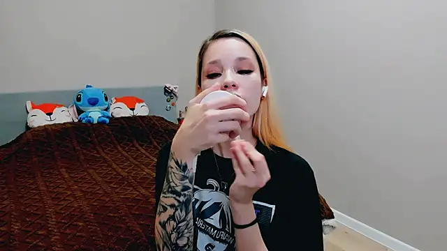 Kitten Alissa online show from 10/09/25, 06:41