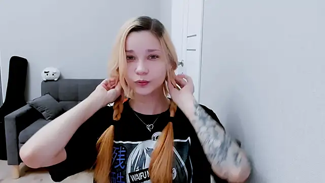 Kitten Alissa online show from 09/13/25, 06:19