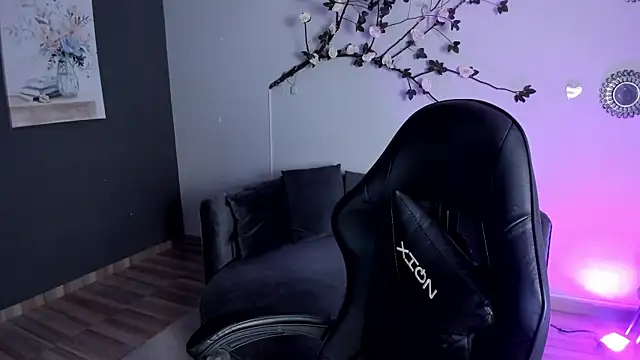 jasmincollin  online show from 04/04/26, 02:07