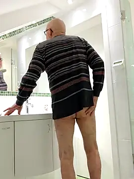 Oldmenhot66 online show from 03/08/26, 05:11