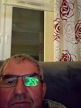 Oldmenhot66 online show from 10/31/25, 06:37