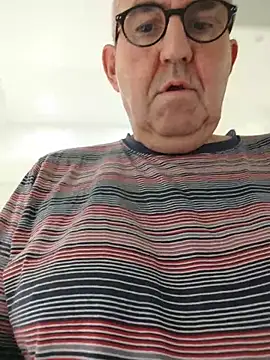 Oldmenhot66 online show from 12/23/25, 05:18