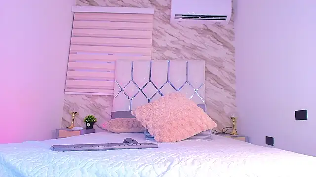 Snapshot of collet_1 chatting on 02/18/26, 12:01 collet 1 online show from 02/18/26, 12:01