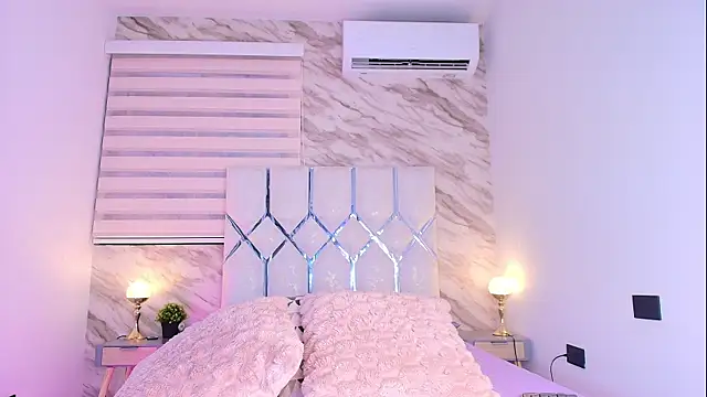 Snapshot of collet_1 chatting on 12/18/25, 11:58 collet 1 online show from 12/18/25, 11:58